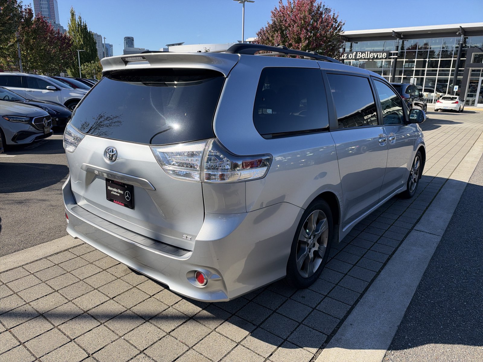 Used 2014 Toyota Sienna SE FWD image 5