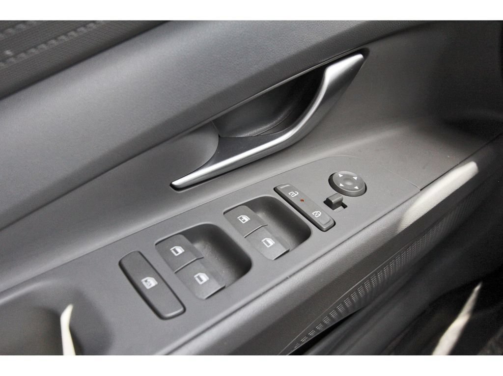 Used 2025 Hyundai Elantra SE FWD image 23
