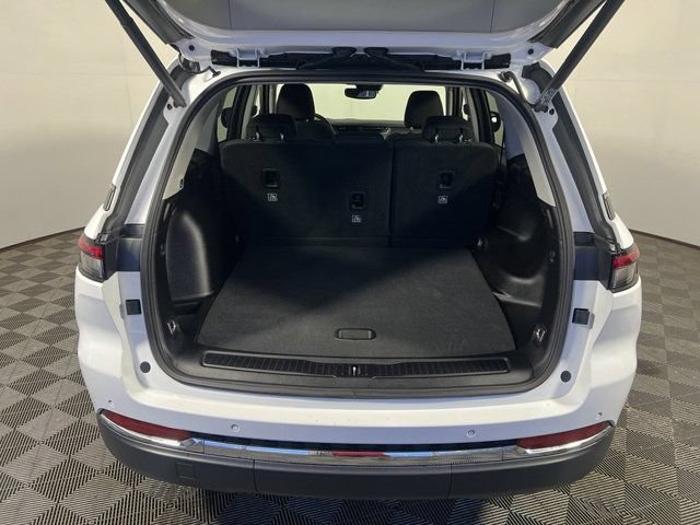 Certified 2023 Jeep Grand Cherokee Laredo w/ Luxury Tech Group I AWD/4WD image 8