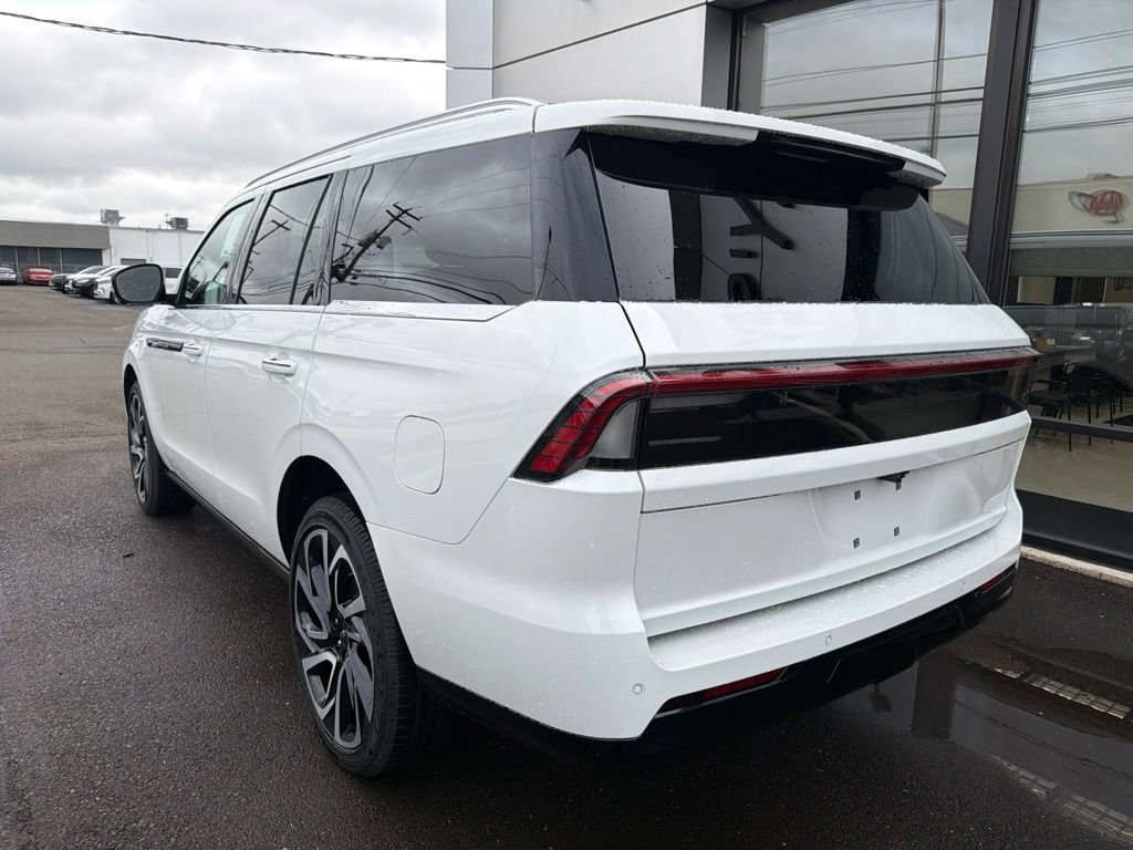 New 2027 Lincoln Navigator Black Label AWD/4WD image 2