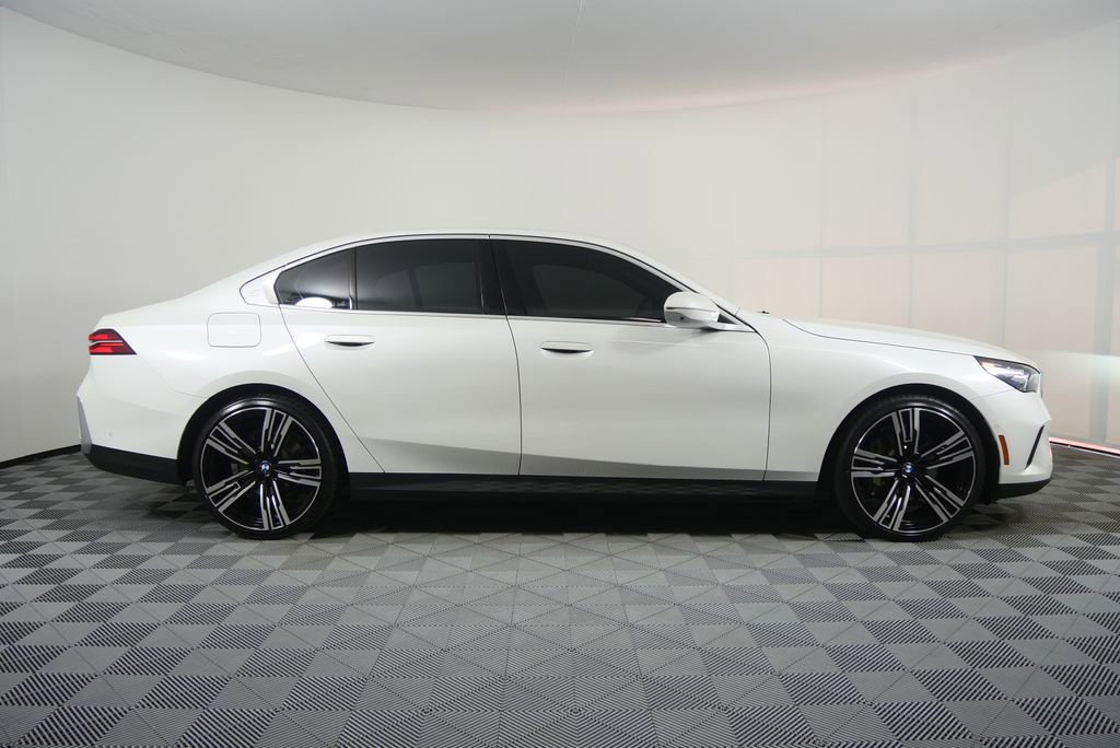 Used 2025 BMW 530i RWD image 2