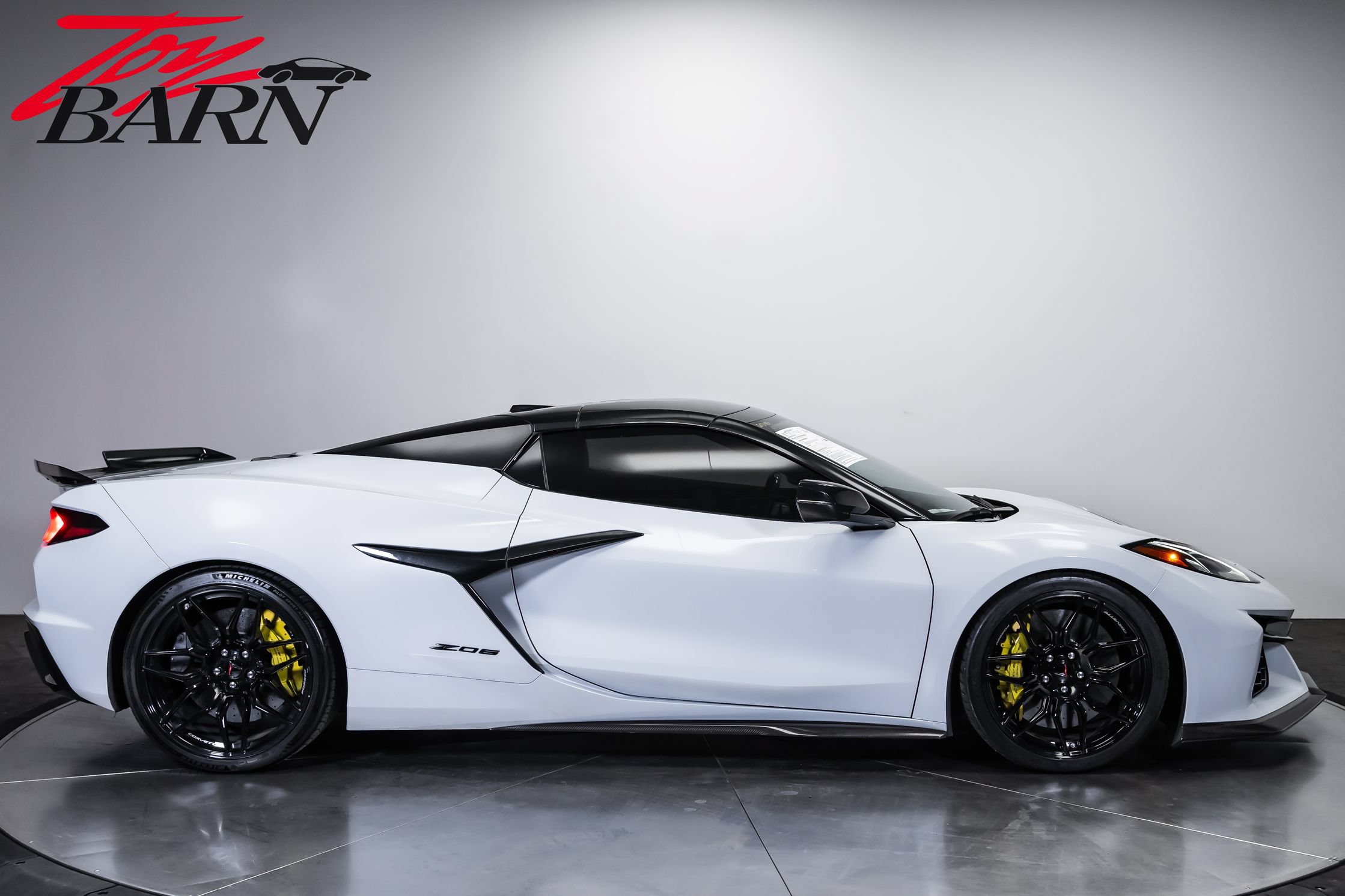 Used 2024 Chevrolet Corvette Z06 w/ Stealth Interior Trim Package RWD image 13