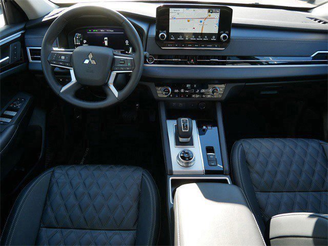 Used 2025 Mitsubishi Outlander SEL image 11