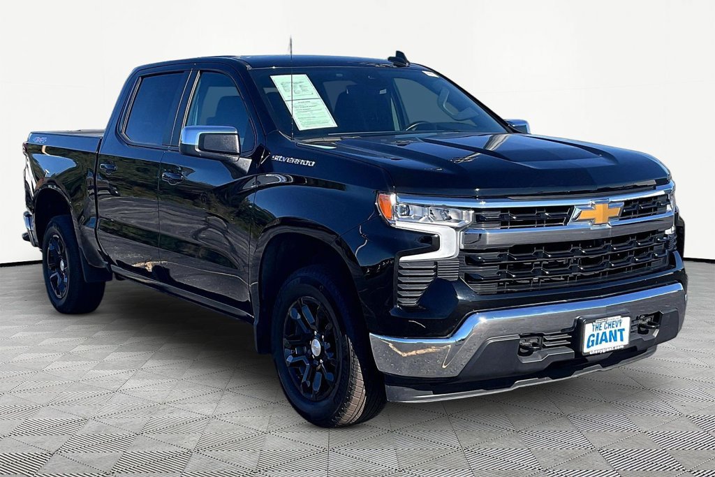 Used 2024 Chevrolet Silverado 1500 LT AWD/4WD image 3
