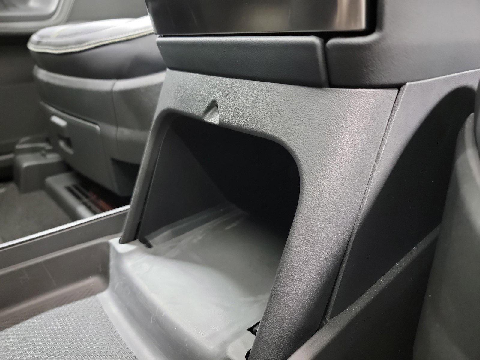 Used 2024 Rivian R1S Adventure image 31