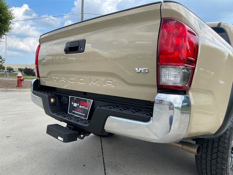Used 2017 Toyota Tacoma TRD Off-Road w/ Tow Package (A/T) AWD/4WD image 42