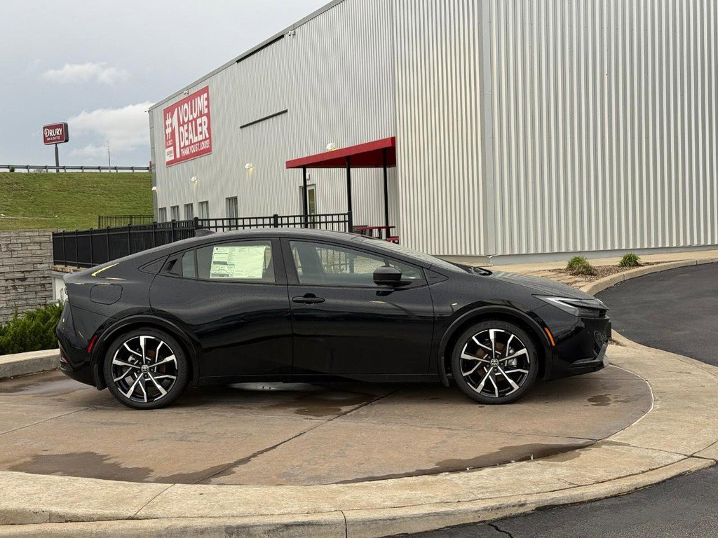 New 2026 Toyota Prius Plug-In Hybrid FWD video 2