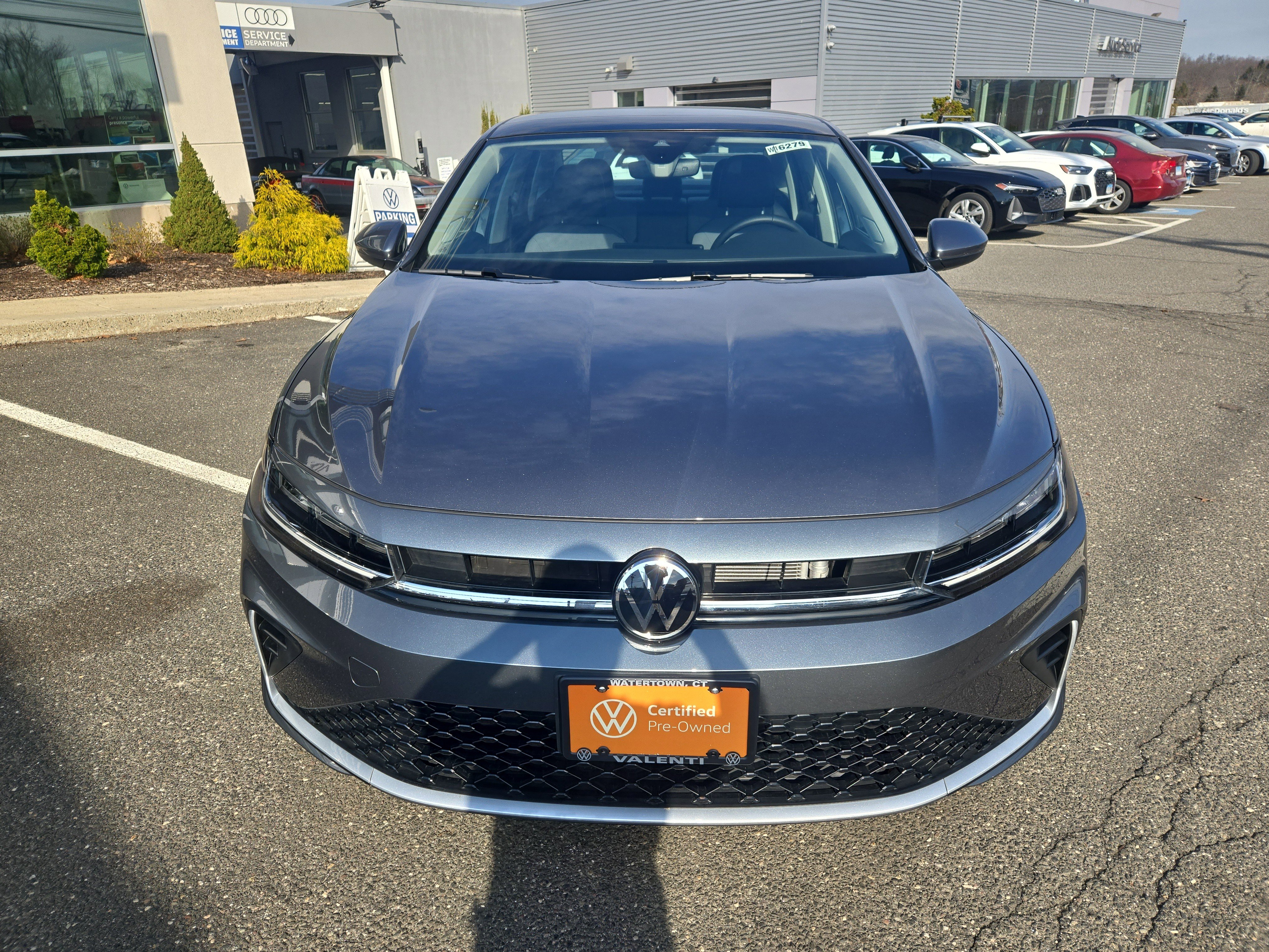 Certified 2025 Volkswagen Jetta SE w/ Sunroof Package image 6