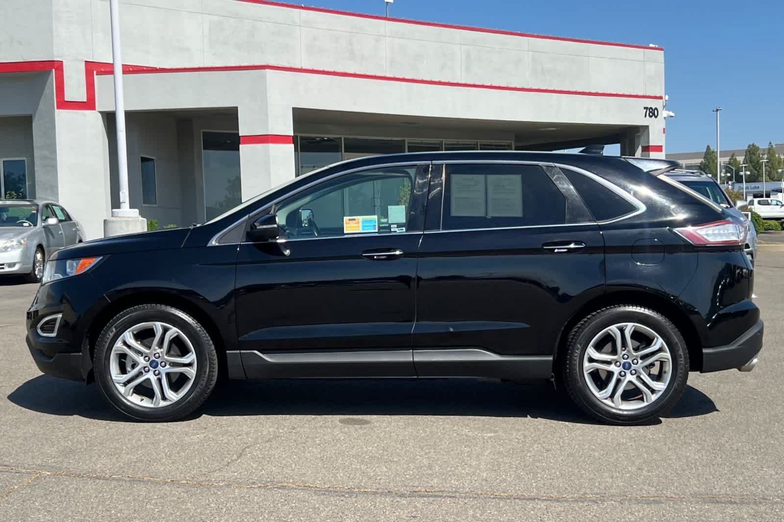 Used 2018 Ford Edge Titanium FWD image 9