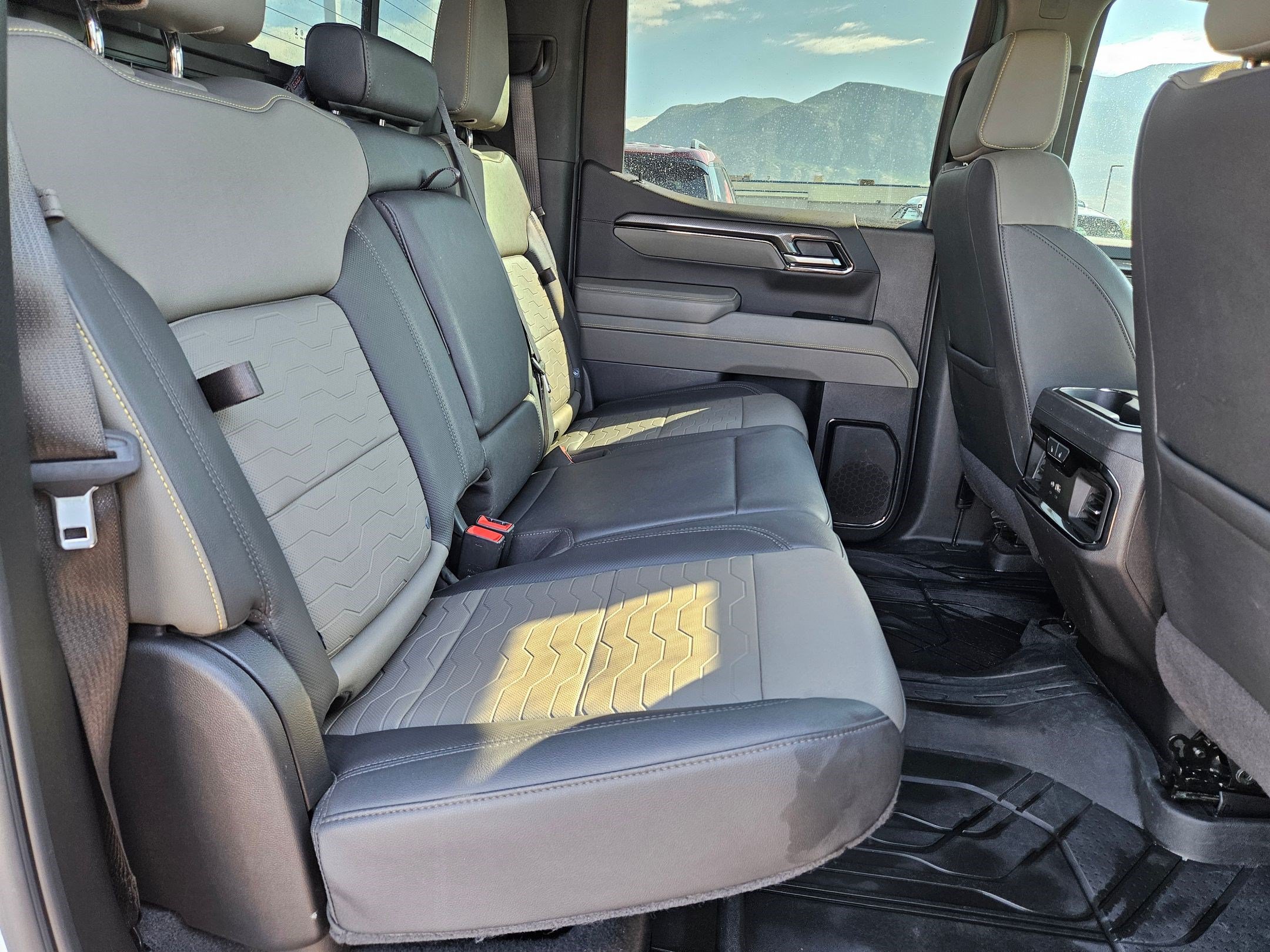 Used 2025 Chevrolet Silverado 1500 ZR2 w/ Technology Package AWD/4WD image 31