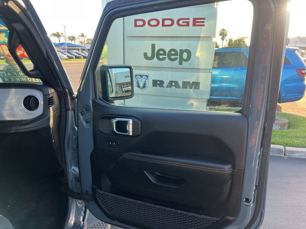 Used 2025 Jeep Wrangler Unlimited Sahara AWD/4WD image 36