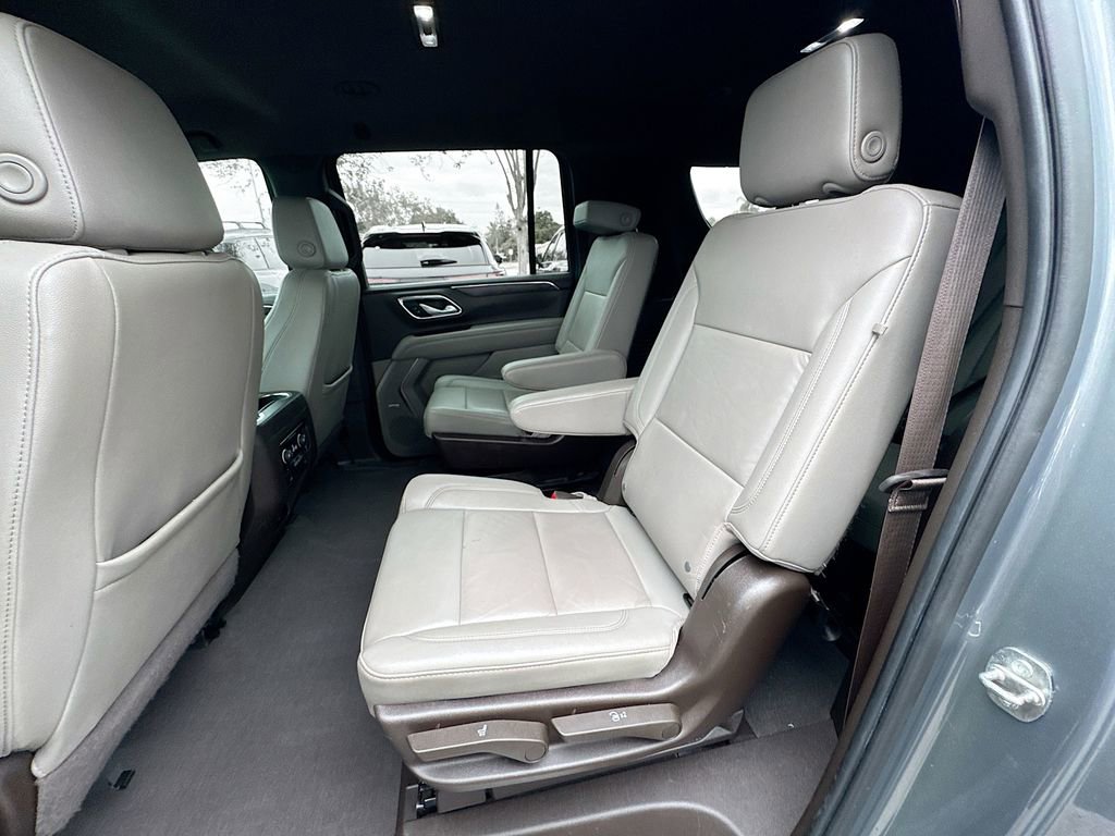 Used 2022 Chevrolet Suburban LT w/ Luxury Package image 25