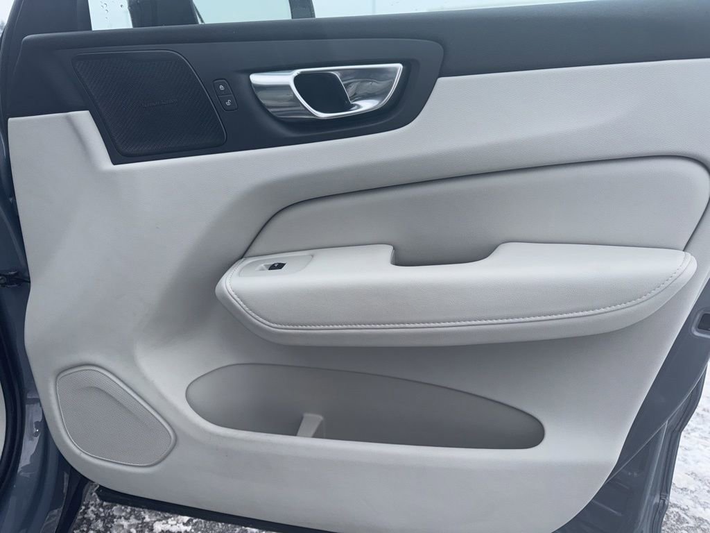 Certified 2023 Volvo XC60 B5 Plus w/ Climate Package image 17