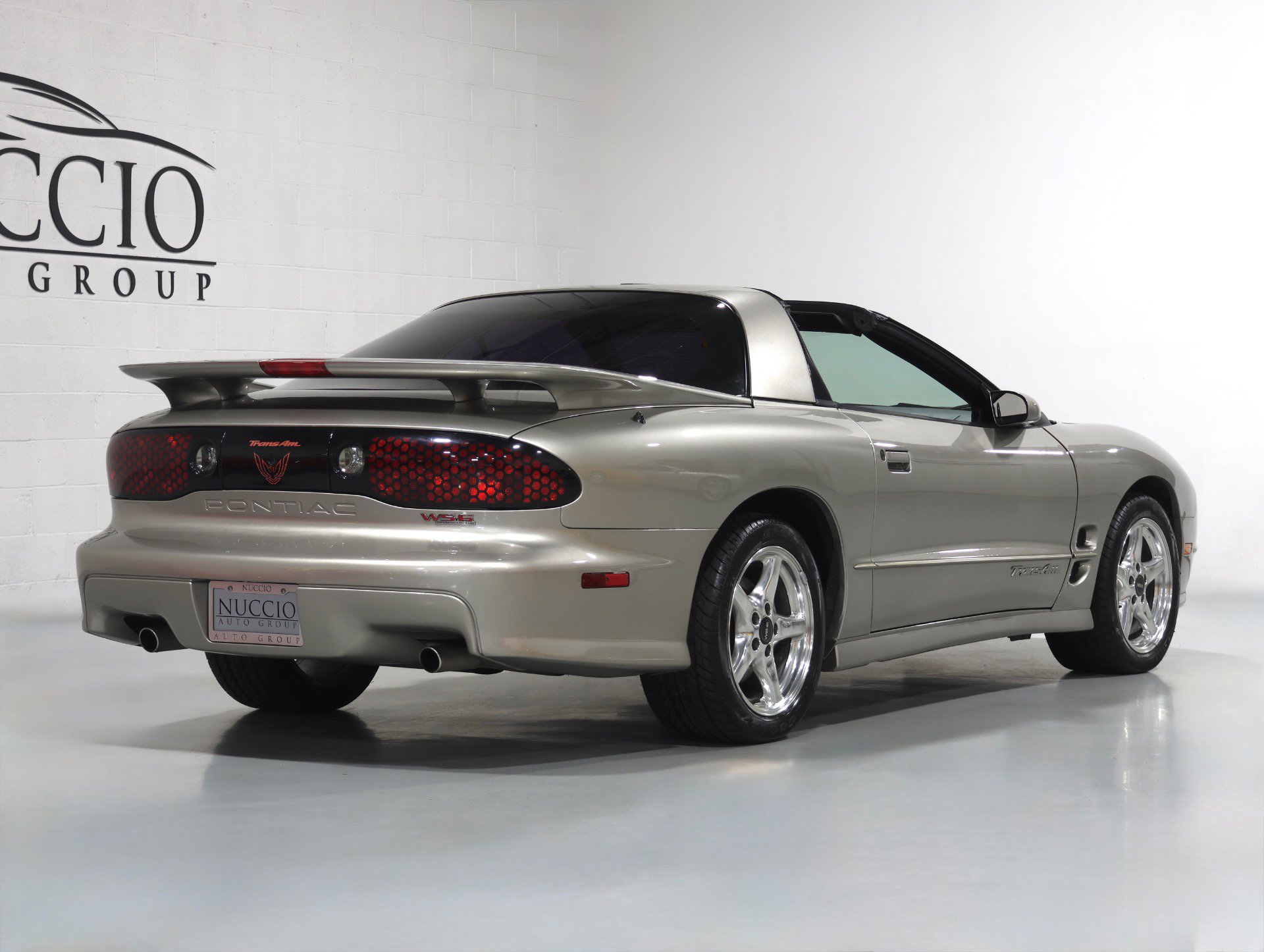 Used 2000 Pontiac Firebird Formula RWD image 11