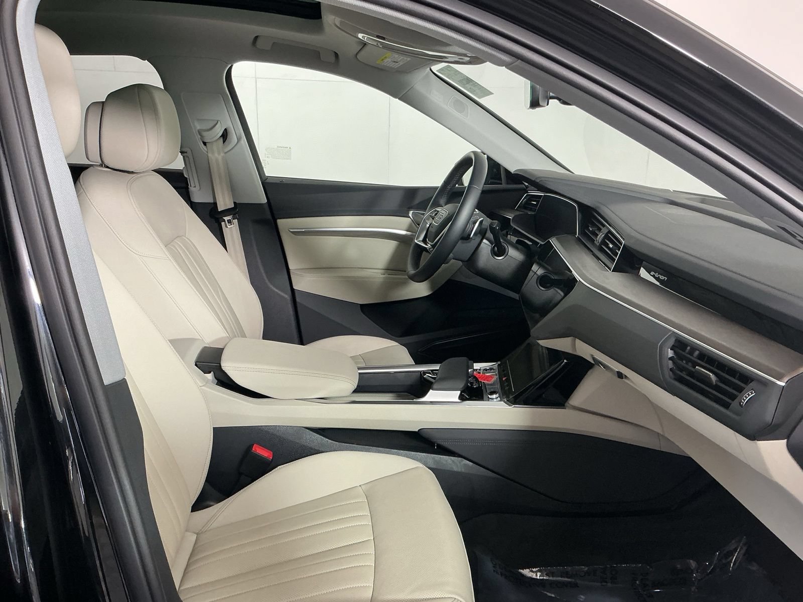 Used 2024 Audi Q8 e-tron Premium Plus w/ Premium Plus Package AWD/4WD image 18
