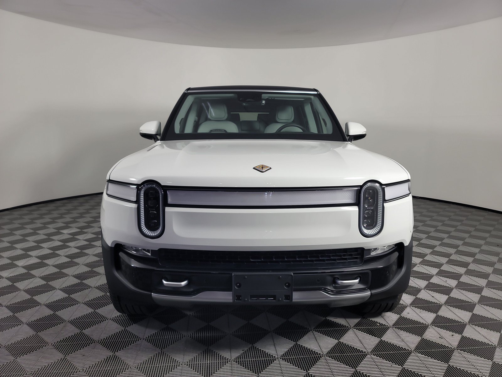 Used 2024 Rivian R1S Adventure AWD/4WD image 8