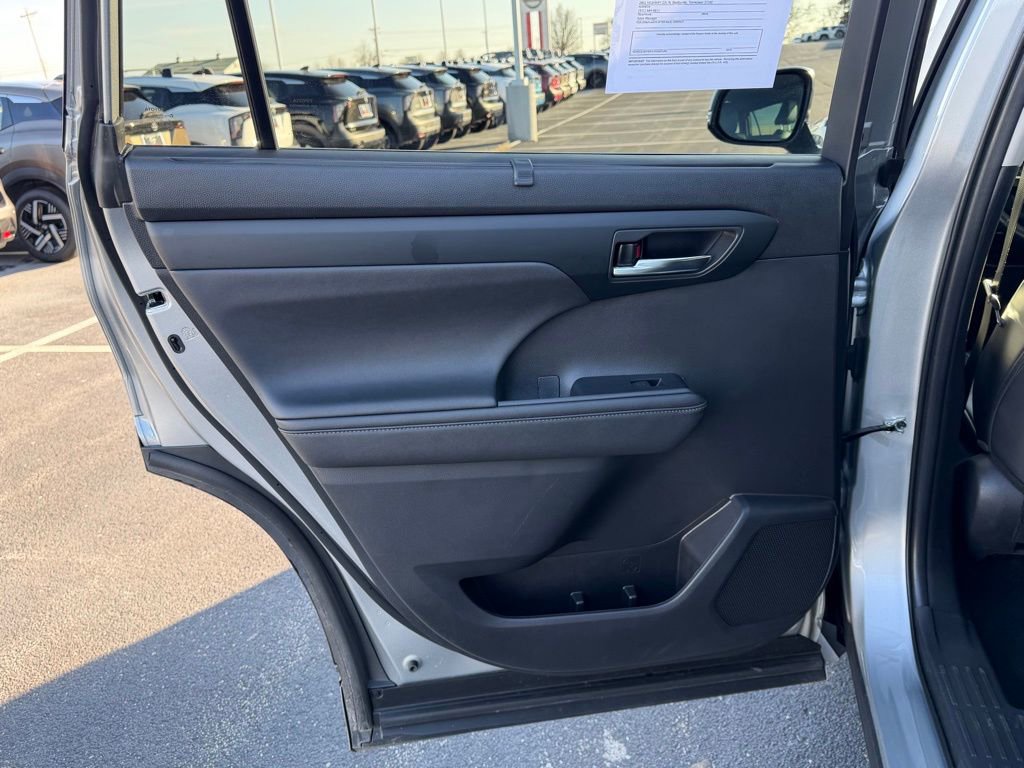 Used 2024 Toyota Highlander XLE image 17