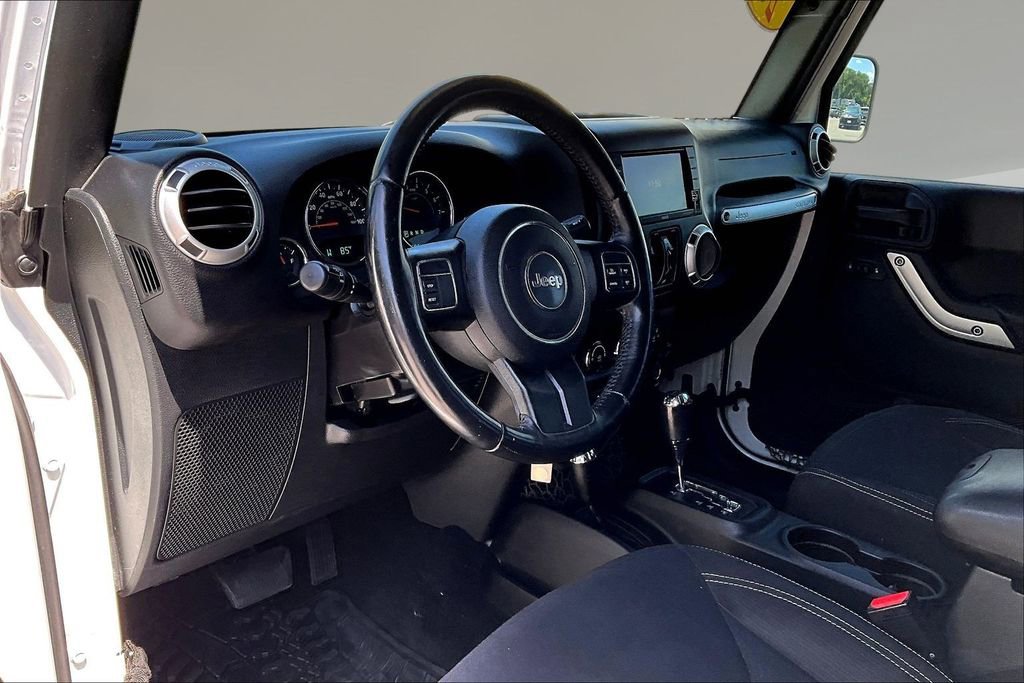 Used 2016 Jeep Wrangler Unlimited Sahara AWD/4WD image 14