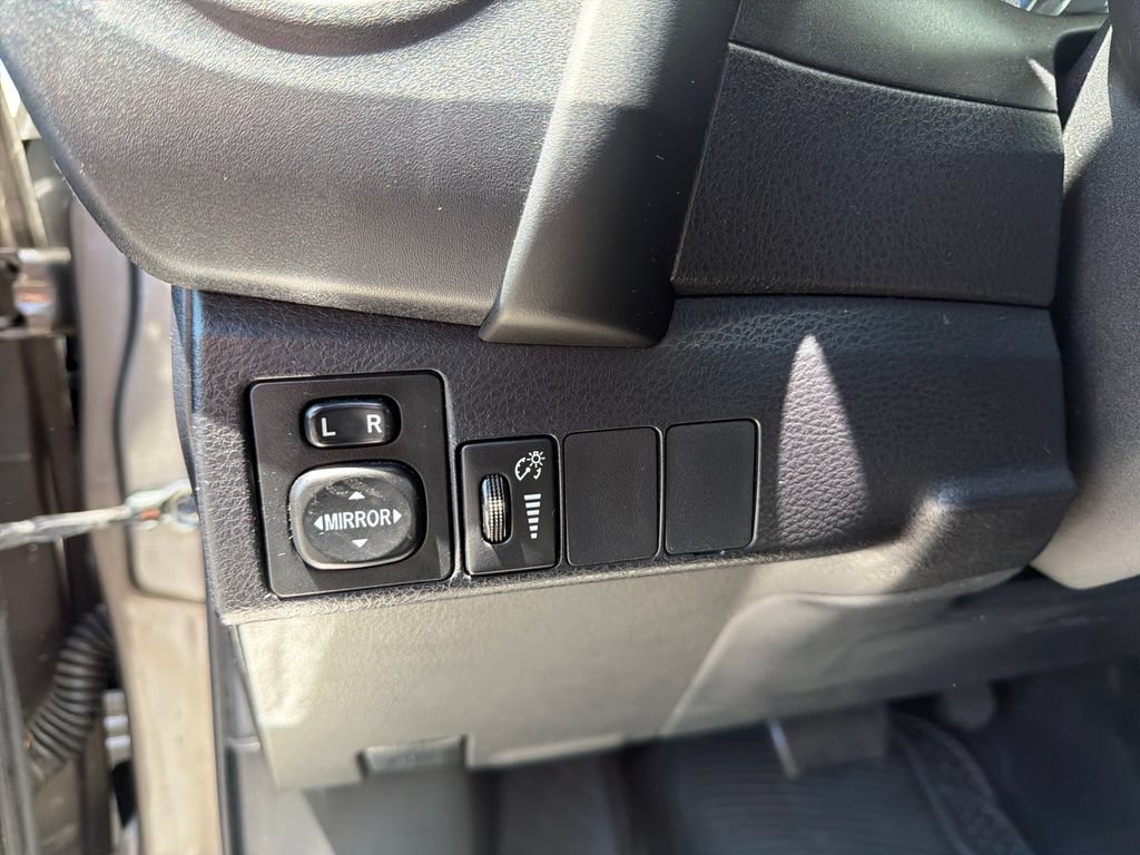 Used 2018 Toyota Corolla LE FWD image 26