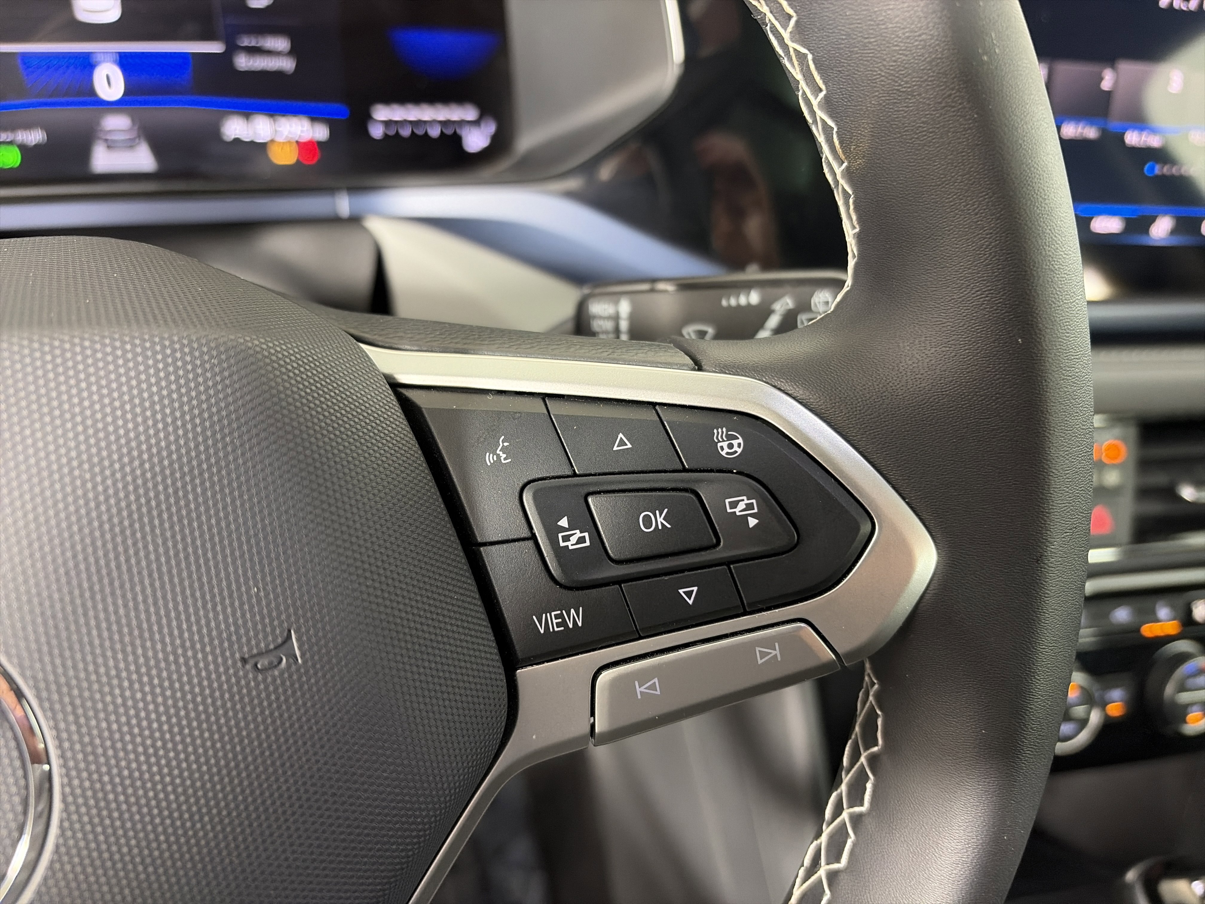 Used 2024 Volkswagen Taos SE w/ Panoramic Sunroof Package image 34