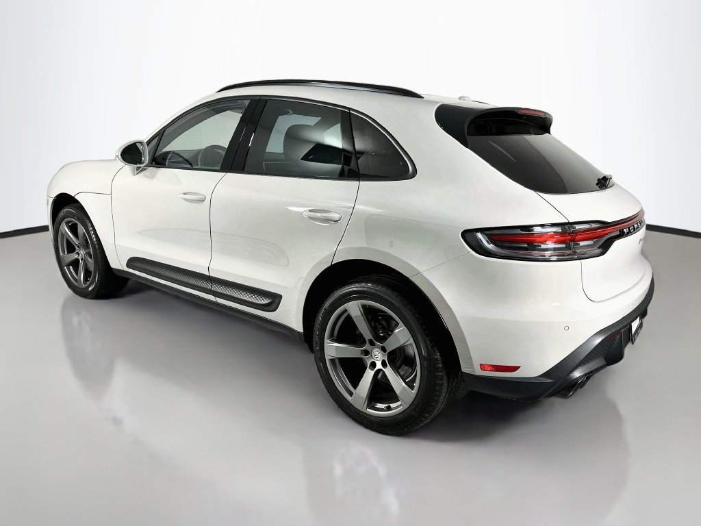 Certified 2023 Porsche Macan AWD/4WD image 3