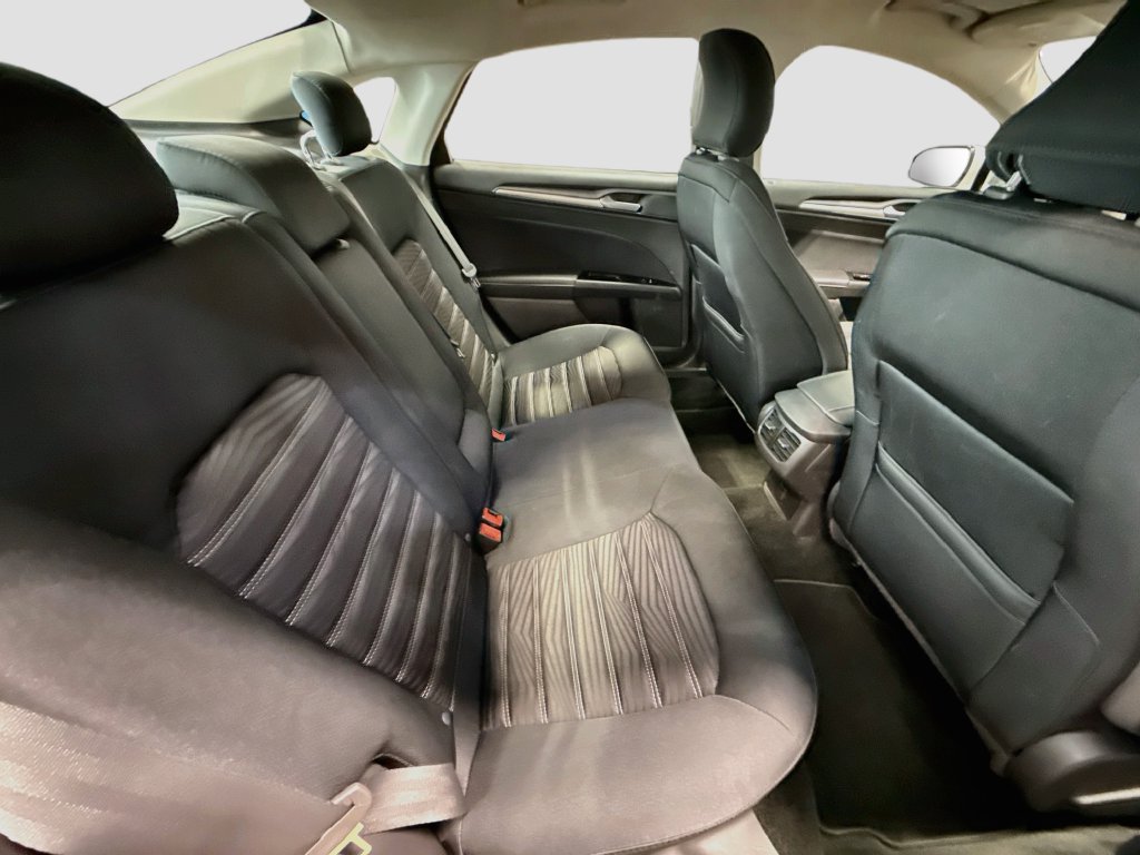 Used 2016 Ford Fusion SE FWD image 23