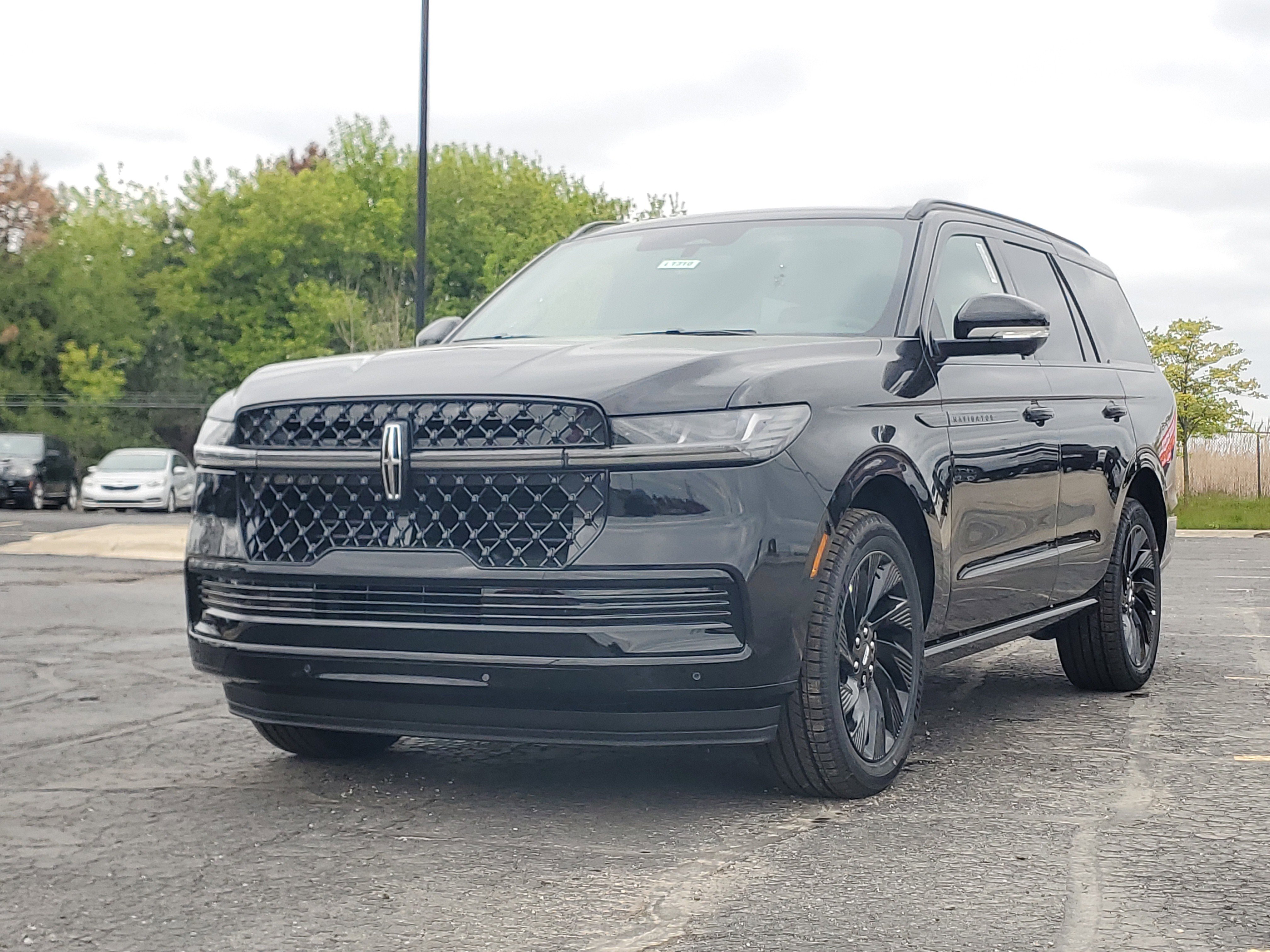 New 2026 Lincoln Navigator Reserve AWD/4WD image 2