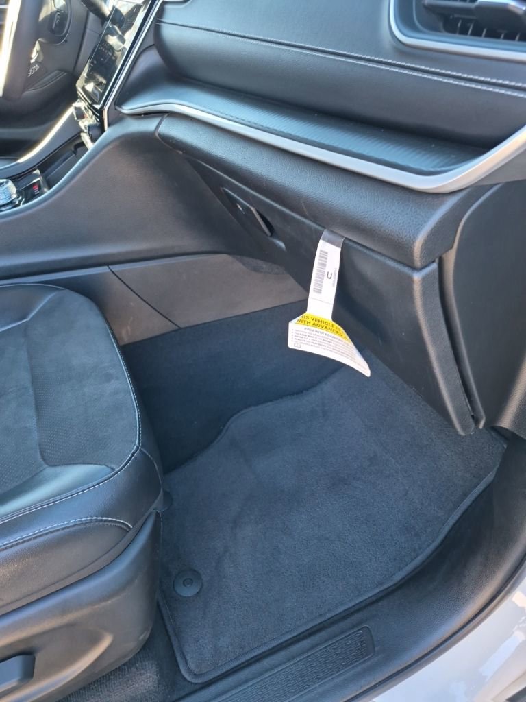 Used 2023 Jeep Grand Cherokee L Altitude AWD/4WD image 32