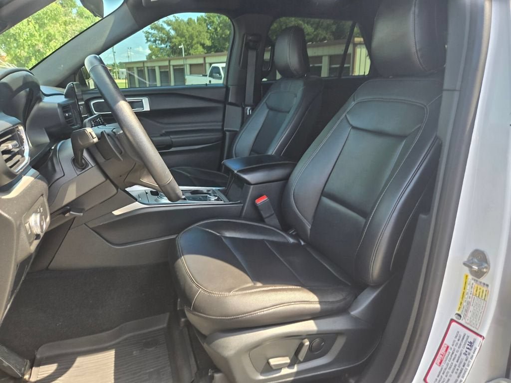 Used 2020 Ford Explorer XLT w/ Equipment Group 202A AWD/4WD image 9