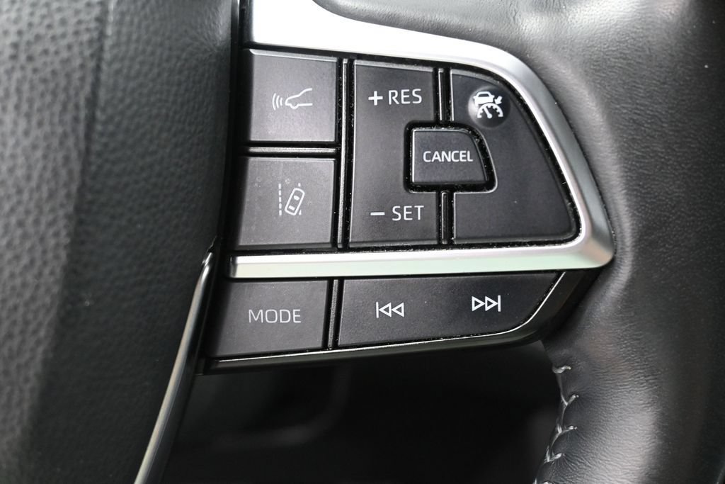 Used 2021 Toyota Highlander Platinum AWD/4WD image 19