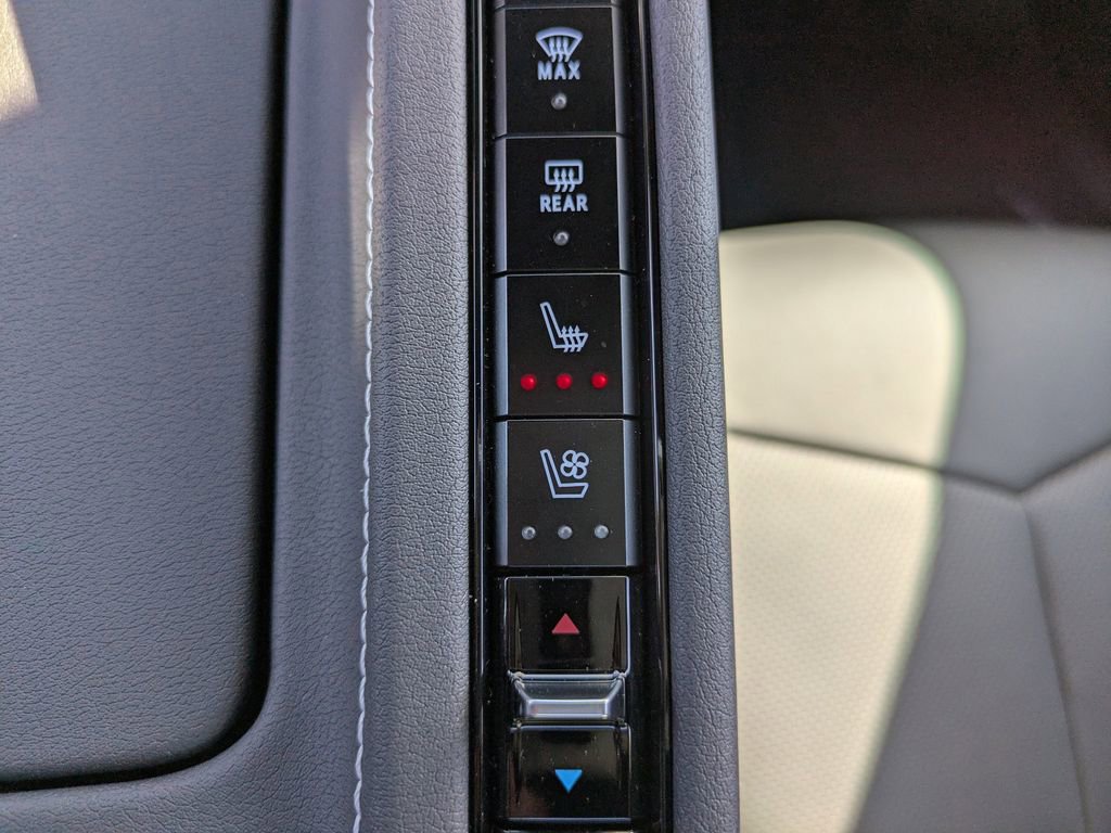 New 2025 Chevrolet Corvette E-Ray w/ Stealth Interior Trim Package image 25