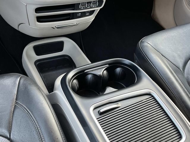 Used 2022 Chrysler Pacifica Touring-L image 14