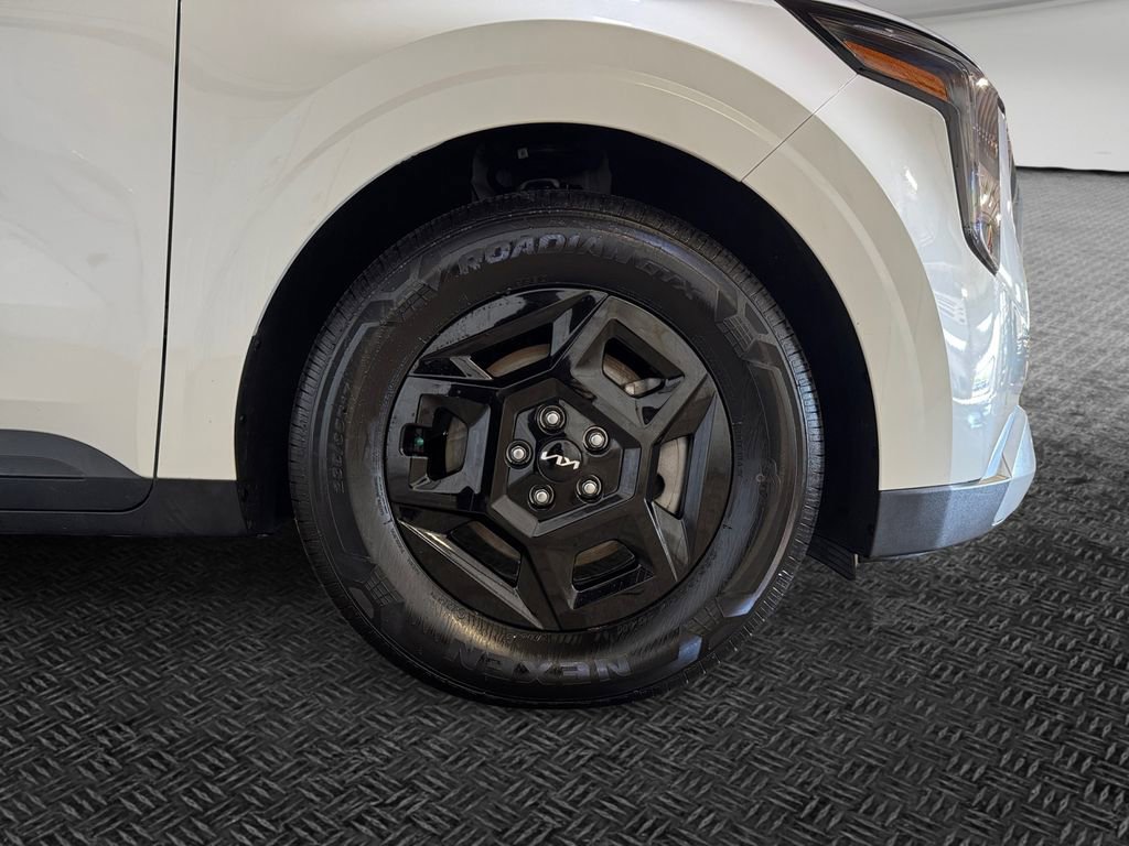 Certified 2026 Kia Carnival FWD image 11