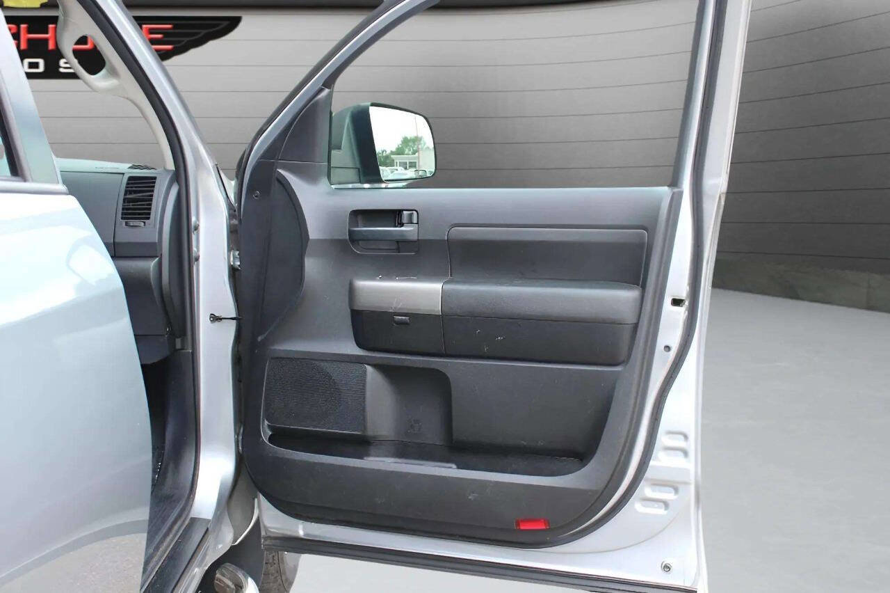 Used 2013 Toyota Tundra 4x4 CrewMax image 22