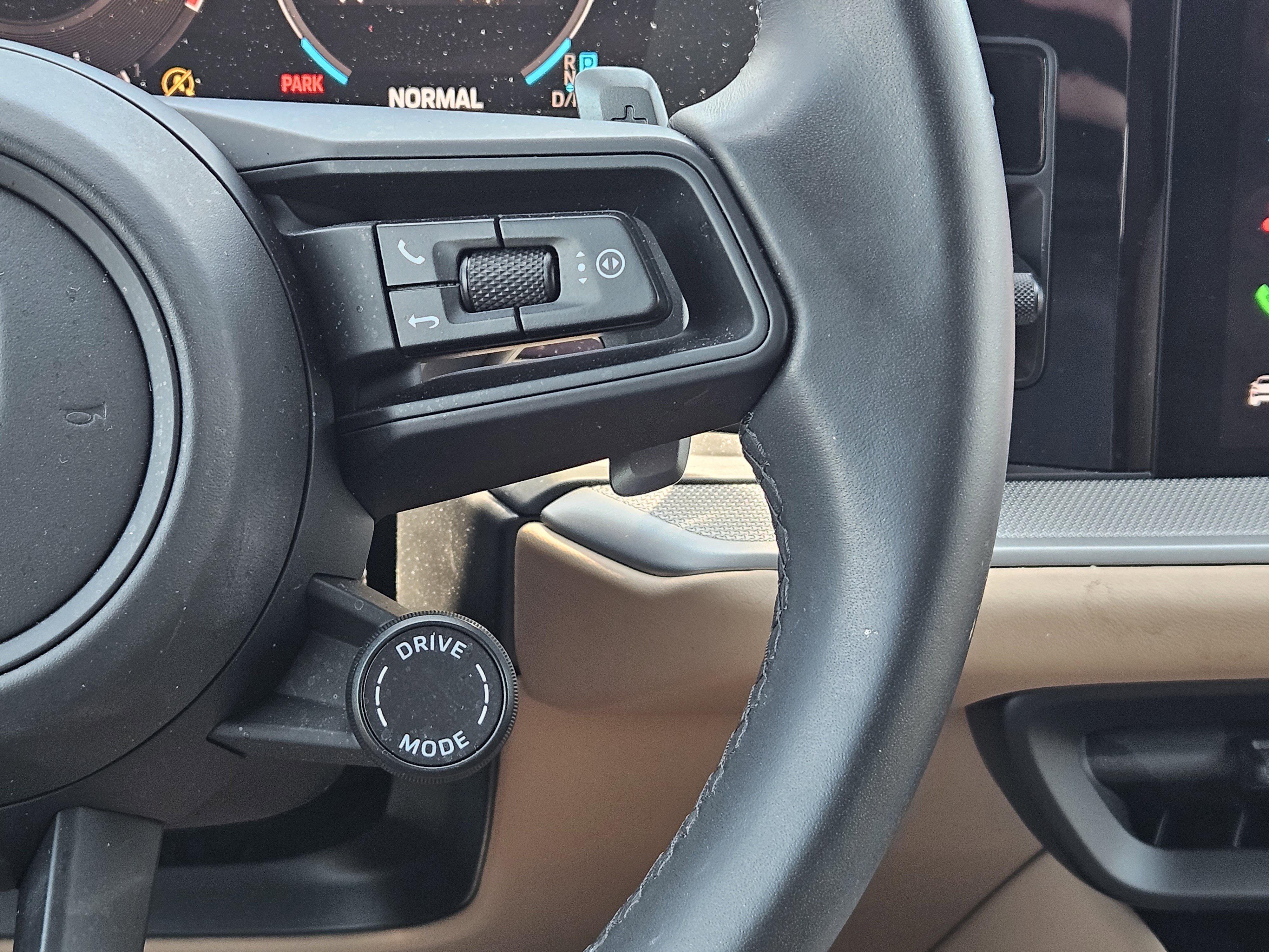 Certified 2025 Porsche Cayenne AWD/4WD image 27