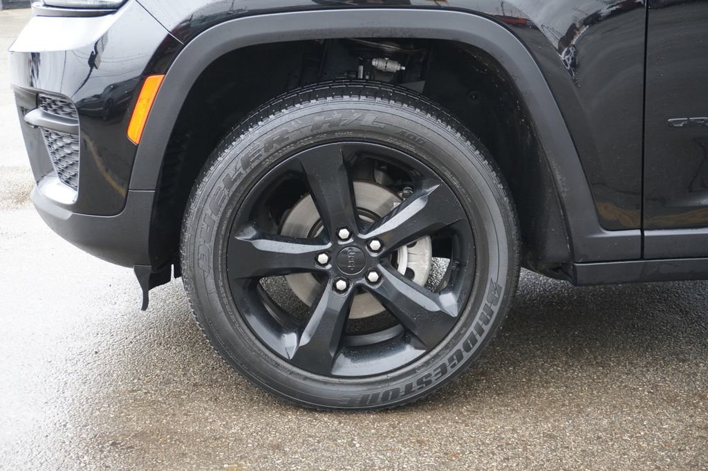 Used 2023 Jeep Grand Cherokee Altitude image 10