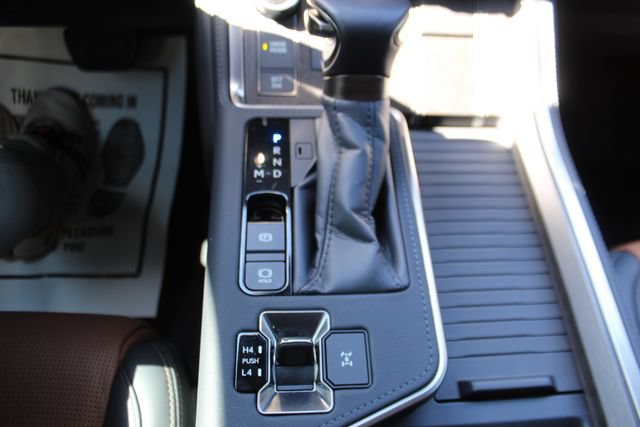 Used 2025 Lexus GX 550 w/ Accessory Package (Z1) AWD/4WD image 20