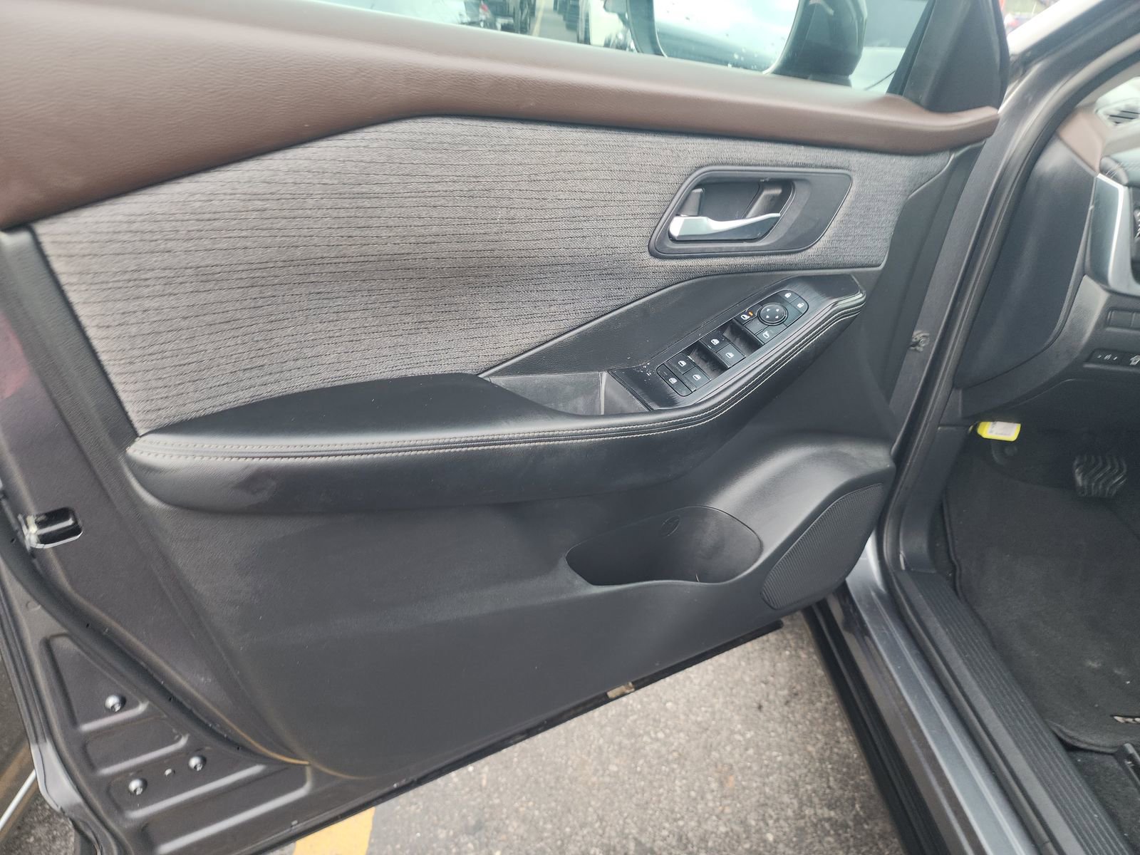 Used 2023 Nissan Rogue SV FWD image 12