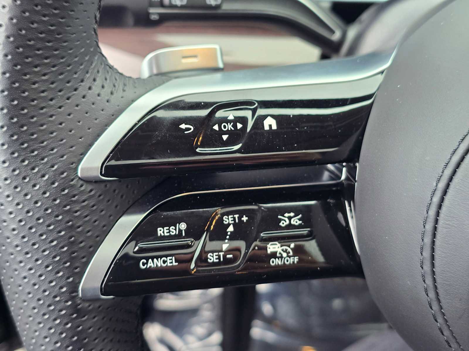 Used 2024 Mercedes-Benz GLS 580 4MATIC image 35