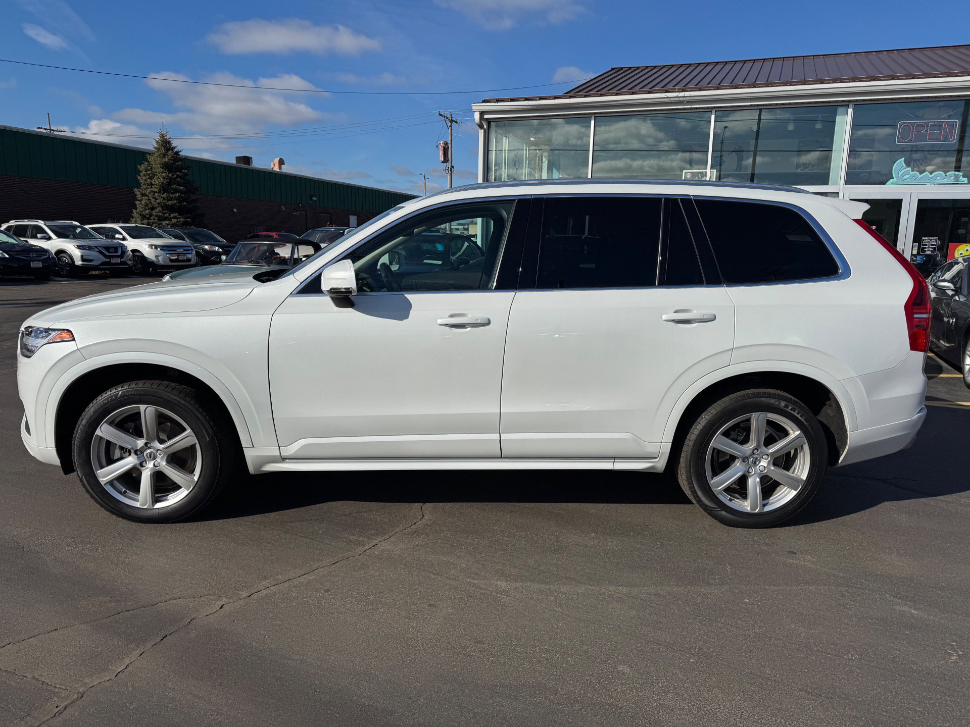 Used 2020 Volvo XC90 T6 Momentum AWD/4WD image 6