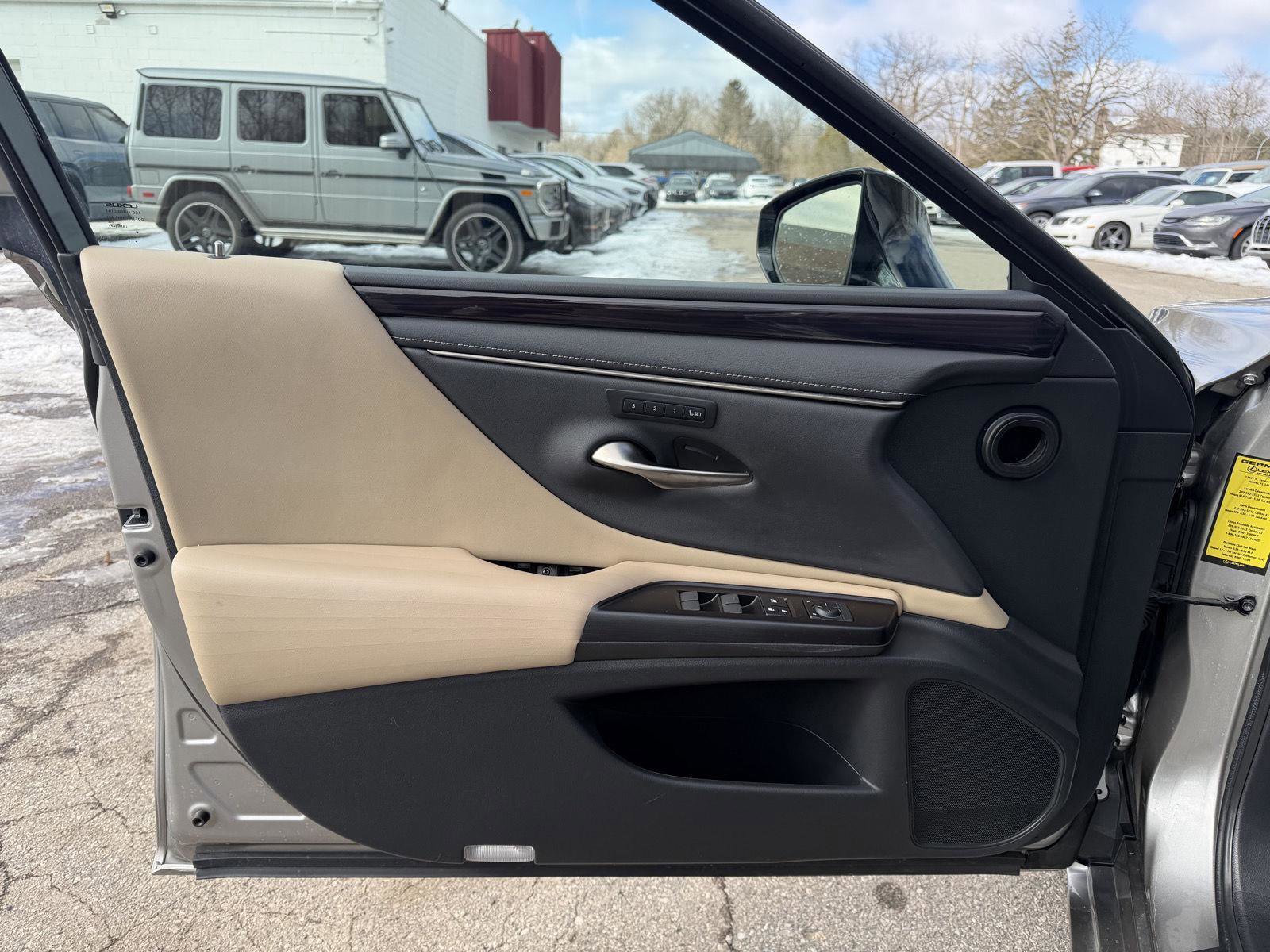 Used 2019 Lexus ES 350 w/ Accessory Package 2 image 9