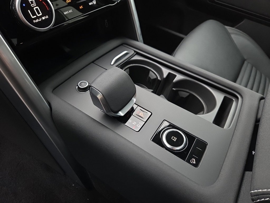 New 2026 Land Rover Discovery Limited Edition image 13