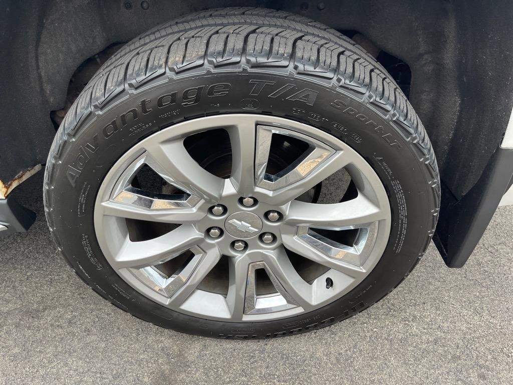 Used 2016 Chevrolet Suburban LTZ image 11