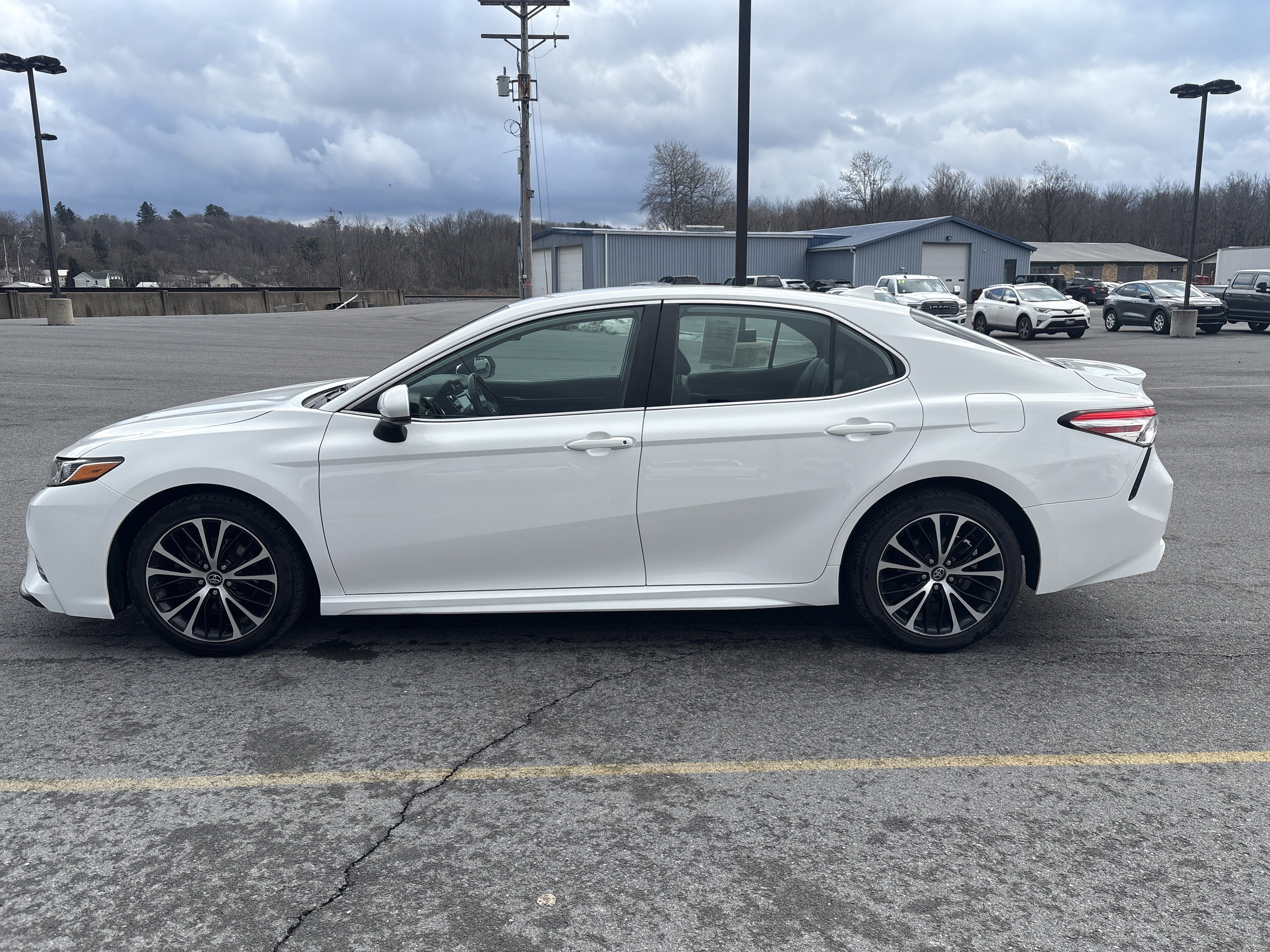 Used 2020 Toyota Camry SE image 7
