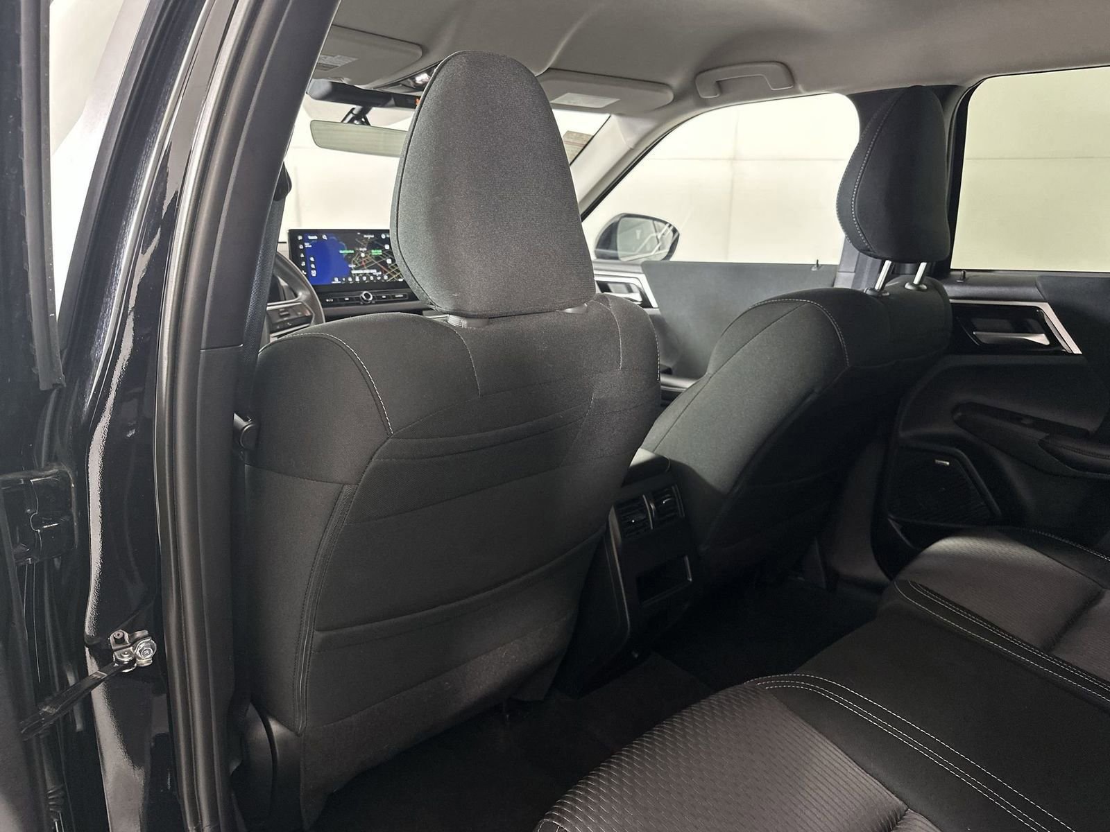 Used 2025 Mitsubishi Outlander ES image 23