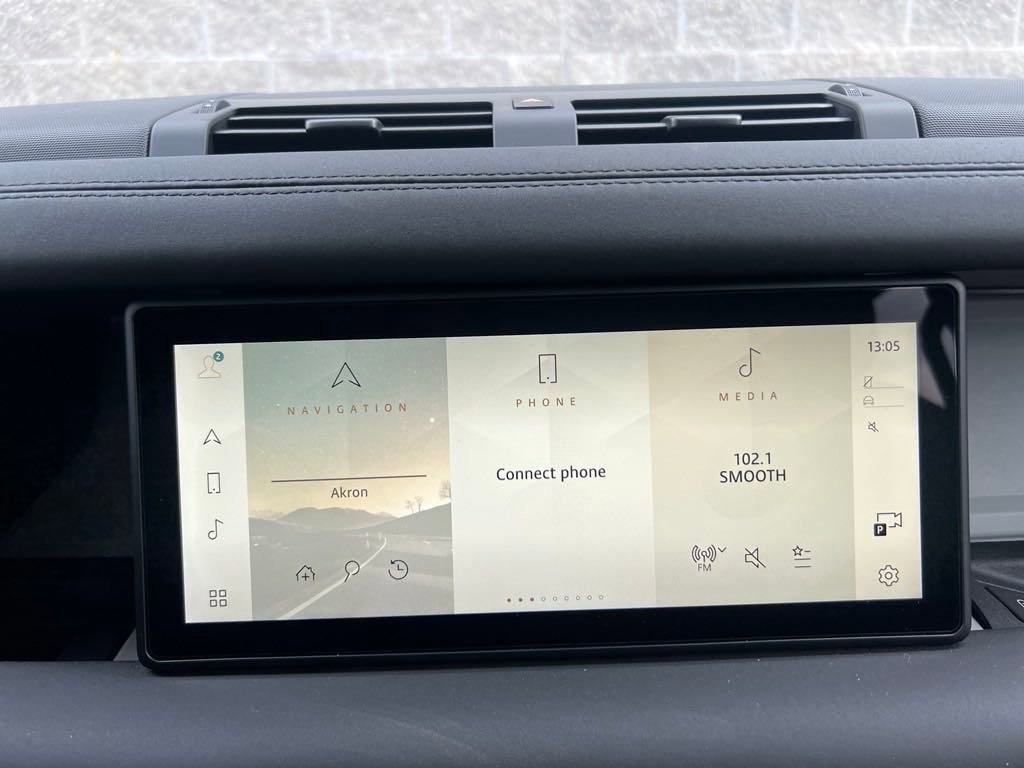 New 2024 Land Rover Defender 110 S image 18