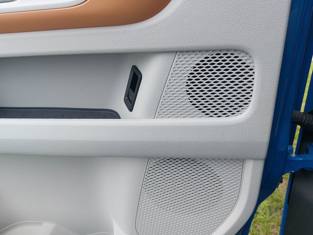 New 2025 Volkswagen ID. Buzz 1st Edition image 12