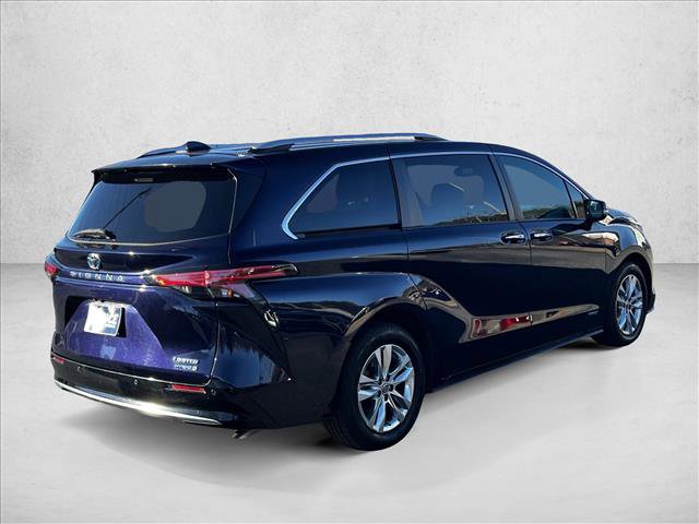 Used 2021 Toyota Sienna Limited image 5