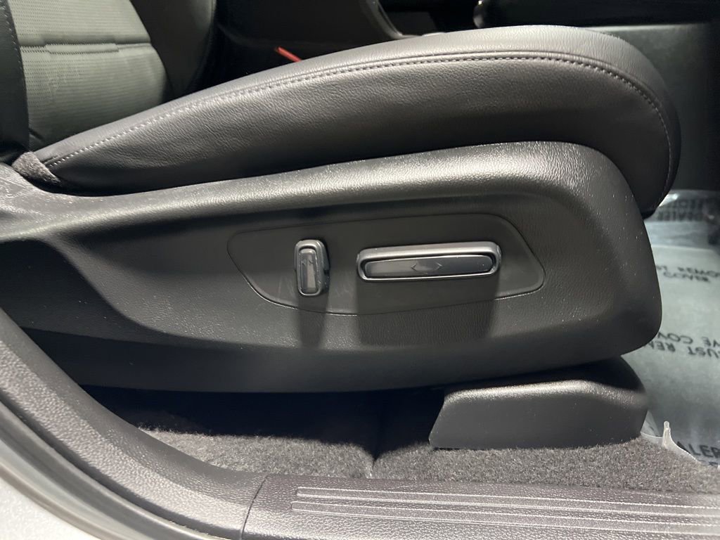 Used 2025 Honda CR-V EX-L image 11