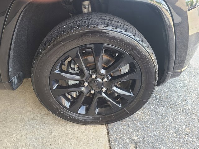 Used 2020 Jeep Grand Cherokee Altitude image 3